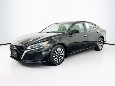 Used 2023 Nissan Altima 2.5 SV FWD image 3
