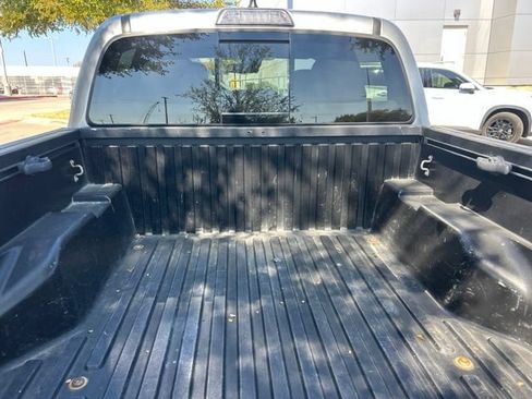 Used 2019 Toyota Tacoma SR5 AWD/4WD image 9