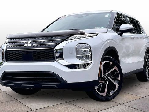 Used 2022 Mitsubishi Outlander ES AWD/4WD image 2