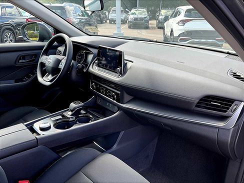 New 2026 Nissan Rogue S image 10