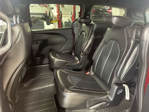 Certified 2025 Chrysler Pacifica Select FWD image 21