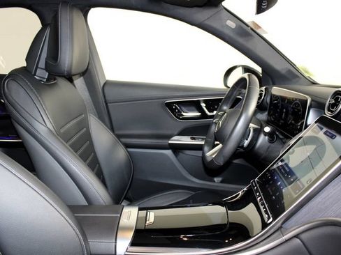 Used 2024 Mercedes-Benz GLC 300 4MATIC image 28