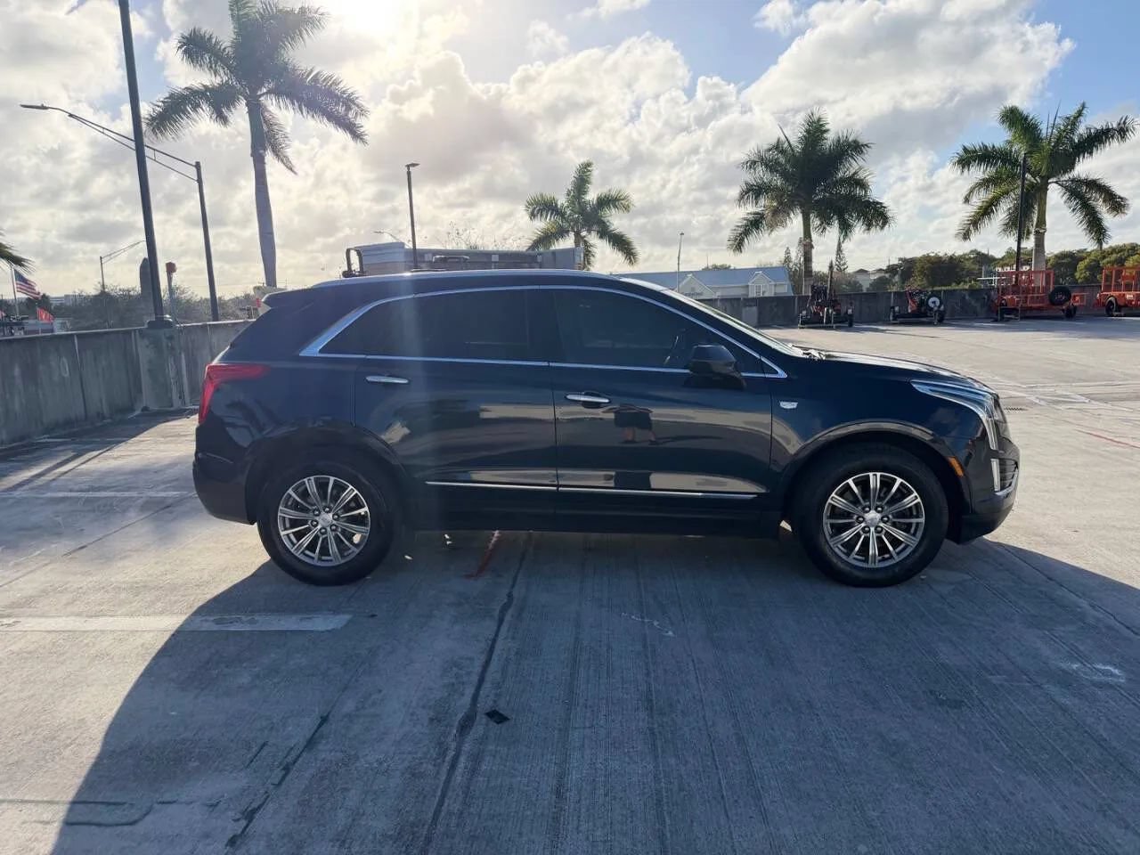 Used 2017 Cadillac XT5 Luxury w/ Driver Awareness Package FWD image 6