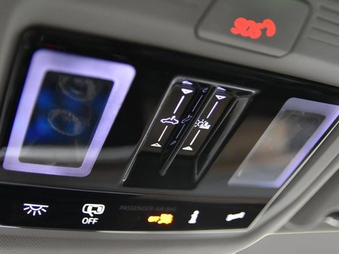Used 2024 Volkswagen Atlas SE AWD/4WD image 25