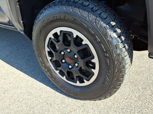 Used 2025 Toyota Tacoma TRD Off-Road AWD/4WD image 4