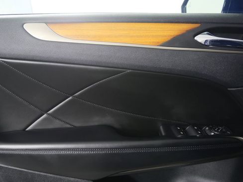 Used 2018 Lincoln MKC Reserve w/ Lincoln MKC Climate Package image 9