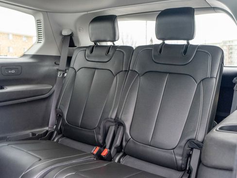 Used 2023 Jeep Grand Cherokee L Limited image 33