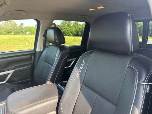 Used 2019 Nissan Titan PRO-4X AWD/4WD image 14