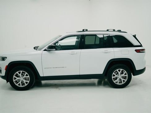 Used 2022 Jeep Grand Cherokee Limited image 1