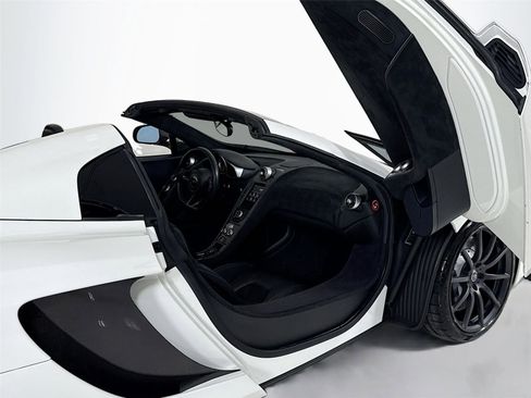 Used 2014 McLaren MP4-12C Spider RWD image 23