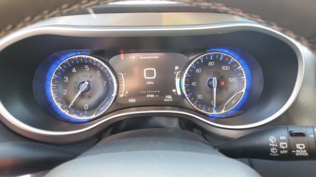 Used 2024 Chrysler Pacifica Touring-L FWD image 12