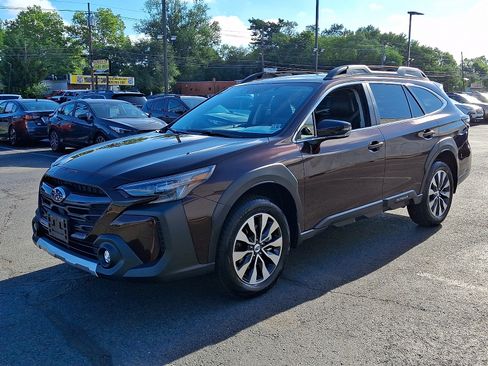 Certified 2025 Subaru Outback Limited AWD/4WD image 3