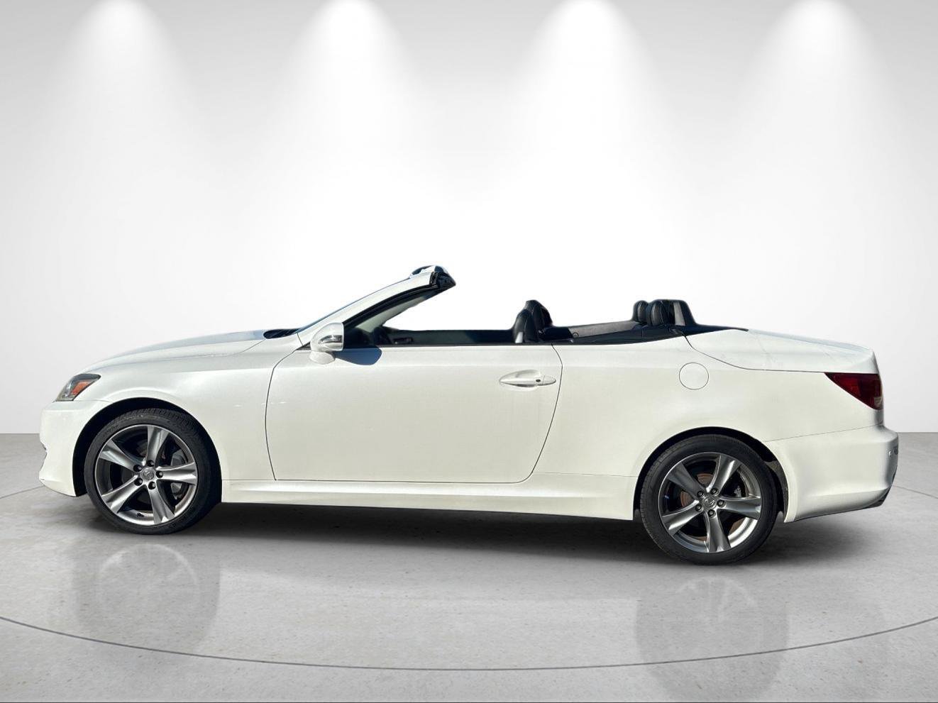 Used 2013 Lexus IS 350C w/ Luxury Pkg RWD image 2