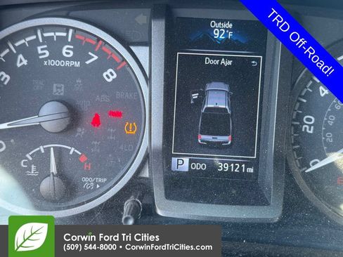 Used 2021 Toyota Tacoma TRD Off-Road w/ Technology Package AWD/4WD image 11