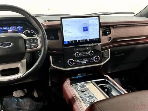 Used 2024 Ford Expedition Limited image 9