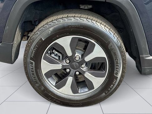 Used 2023 Jeep Grand Cherokee 4WD 4xe image 10