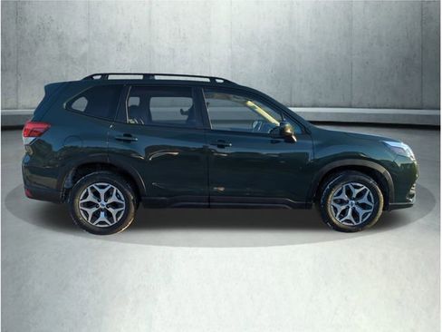 Used 2022 Subaru Forester Premium image 7