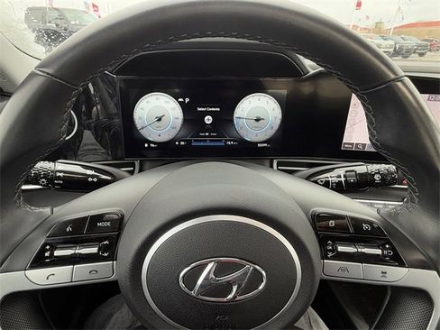 Used 2023 Hyundai Elantra Limited image 20