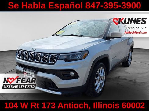 Used 2025 Jeep Compass Limited AWD/4WD image 4