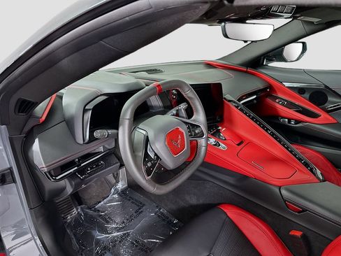 Used 2024 Chevrolet Corvette Stingray Preferred Conv w/ Z51 Performance Package RWD image 4