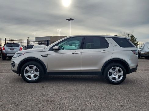 Used 2017 Land Rover Discovery Sport SE image 8
