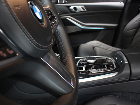 Used 2025 BMW X5 sDrive40i w/ M Sport Package RWD image 30