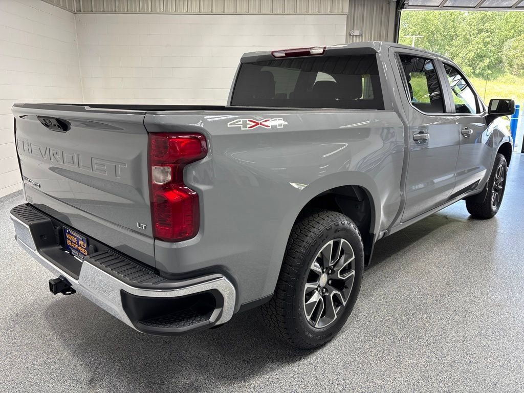 Used 2024 Chevrolet Silverado 1500 LT AWD/4WD image 7