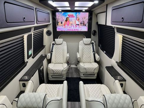 Used 2021 Mercedes-Benz Sprinter 3500 image 5