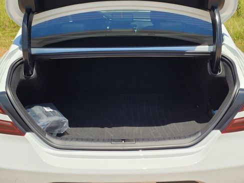 Used 2025 Genesis G70 2.5T image 10