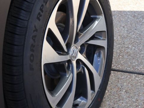 Used 2023 Buick Envision Essence image 40