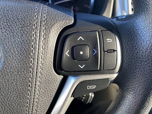 Used 2015 Toyota Highlander LE image 26