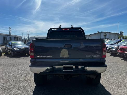 Used 2005 Chevrolet Silverado 2500 LT w/ Heavy-Duty Power Package image 4