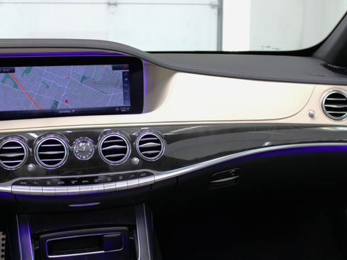 Used 2018 Mercedes-Benz S 560 Sedan image 58
