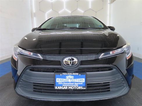 Used 2024 Toyota Corolla LE FWD image 2