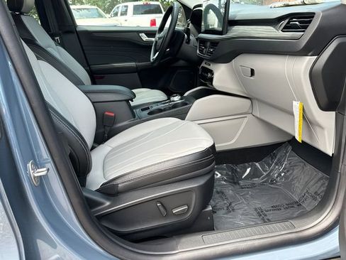 New 2025 Ford Escape SE w/ PHEV Premium Package FWD image 13