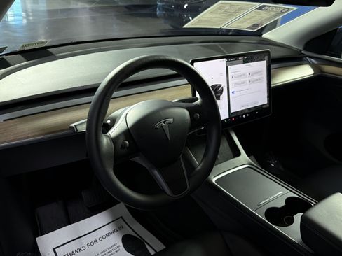 Used 2024 Tesla Model Y Long Range AWD/4WD image 21