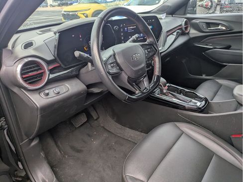 Certified 2025 Chevrolet Trax RS w/ Driver Confidence Package image 9