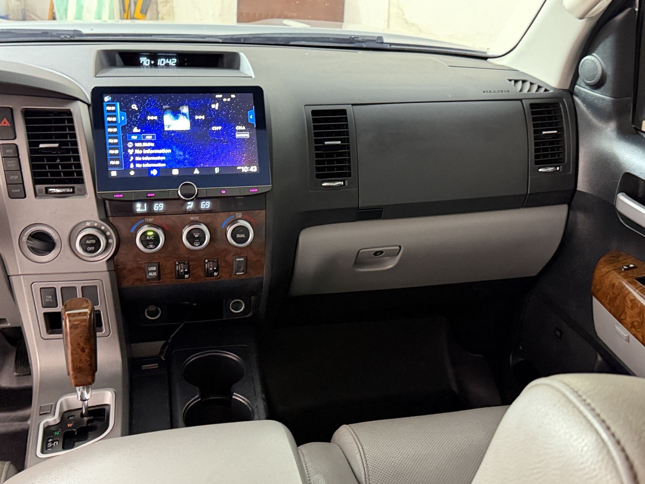 Used 2012 Toyota Tundra Limited w/ Platinum Pkg AWD/4WD image 28