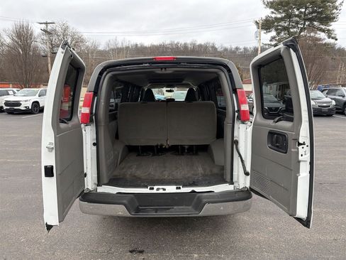 Used 2017 Chevrolet Express 3500 LT w/ LT Preferred Equipment Group image 18