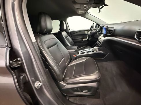 Used 2023 Ford Explorer XLT AWD/4WD image 13