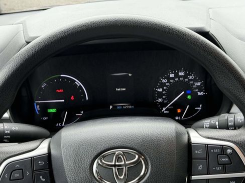 Used 2021 Toyota Sienna LE image 19