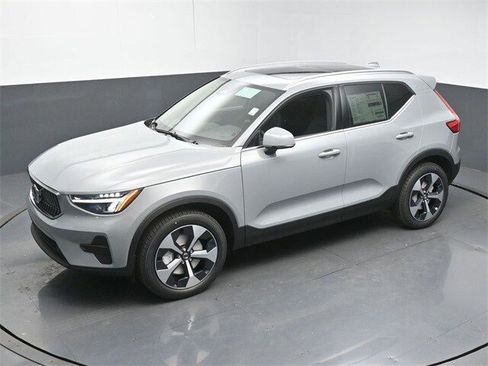 New 2025 Volvo XC40 B5 Core w/ Protection Package Premier image 42
