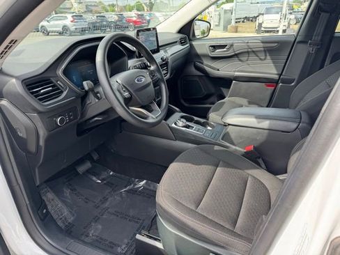 Used 2025 Ford Escape Active AWD/4WD image 18