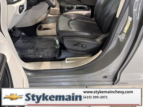 Used 2022 Chrysler Pacifica Touring-L image 33