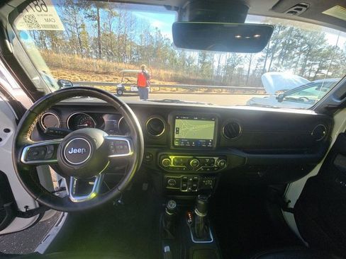 Used 2022 Jeep Wrangler Unlimited Sahara image 6