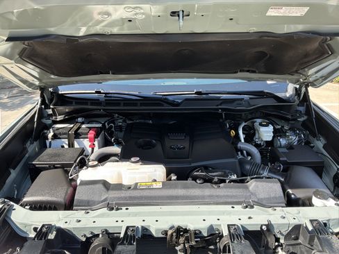 Used 2025 Toyota Tundra Limited AWD/4WD image 33