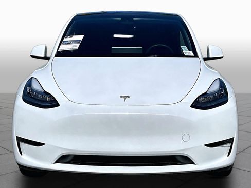 Used 2023 Tesla Model Y Long Range AWD/4WD image 3