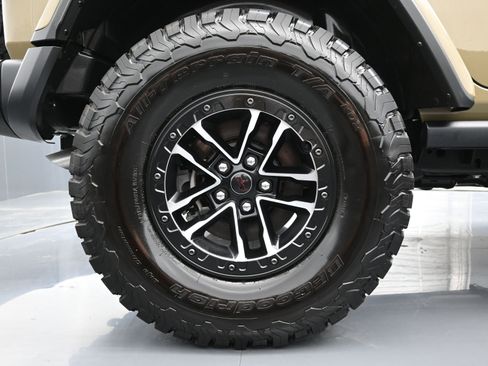 Used 2025 Jeep Wrangler Unlimited Rubicon image 17