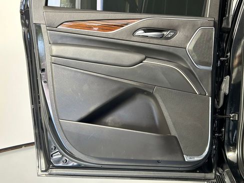 Used 2022 Cadillac Escalade ESV Premium Luxury image 18