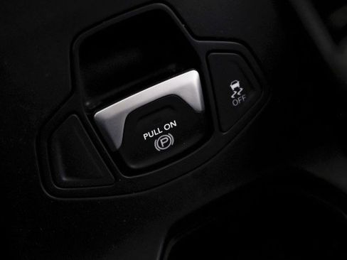 Used 2019 Jeep Renegade Latitude w/ Popular Equipment Group image 24